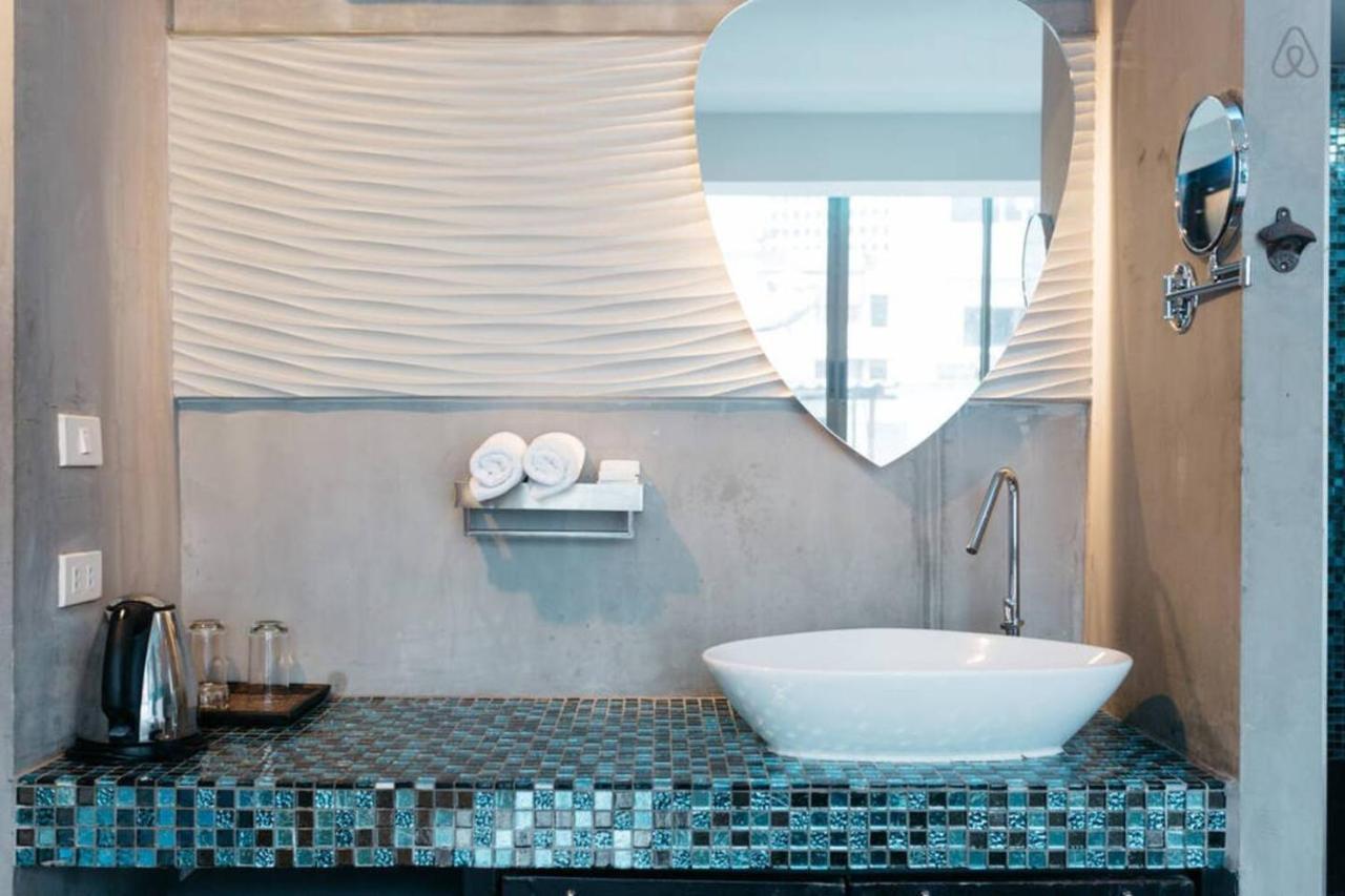 Blutique Hotel Bangkok Esterno foto
