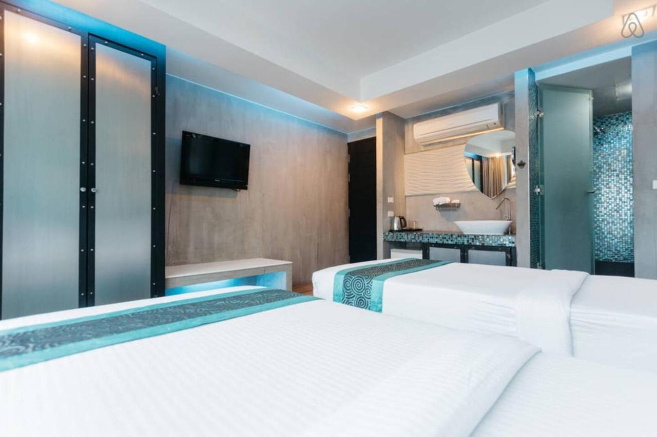 Blutique Hotel Bangkok Esterno foto