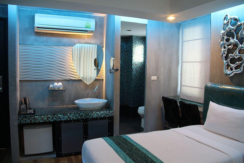 Blutique Hotel Bangkok Esterno foto