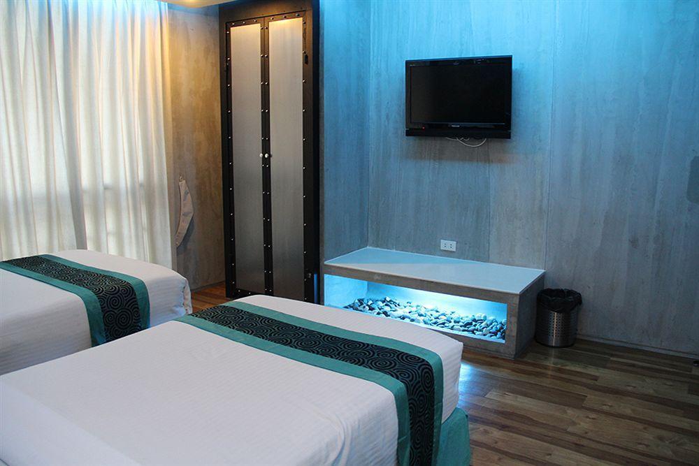Blutique Hotel Bangkok Esterno foto