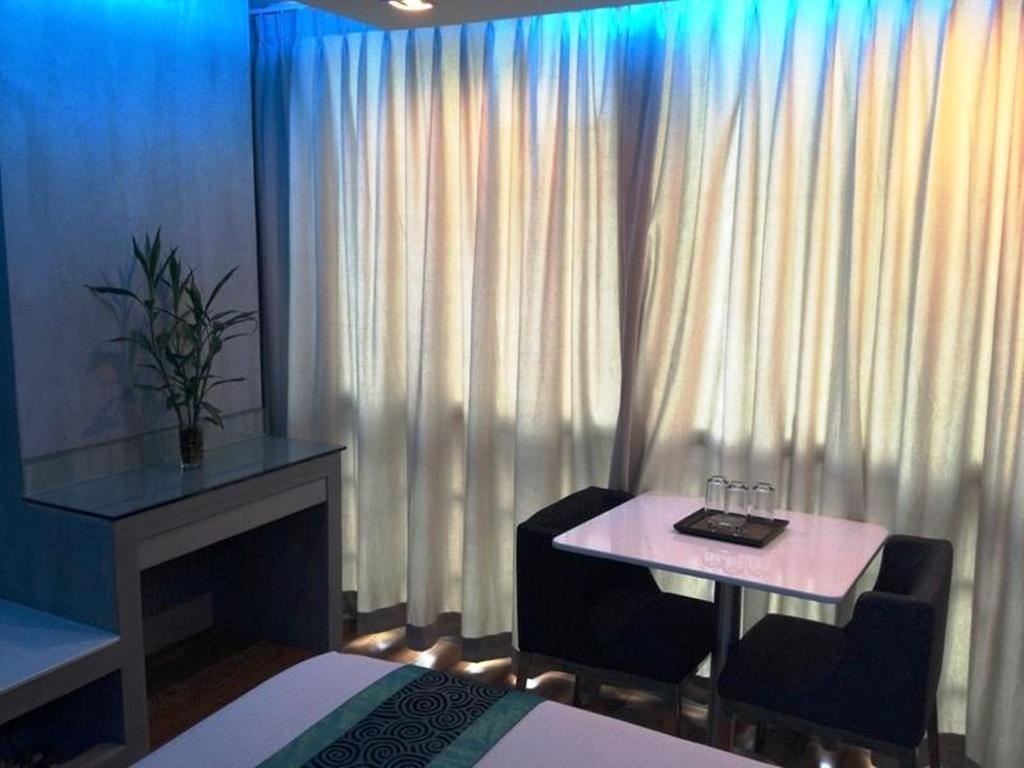 Blutique Hotel Bangkok Esterno foto