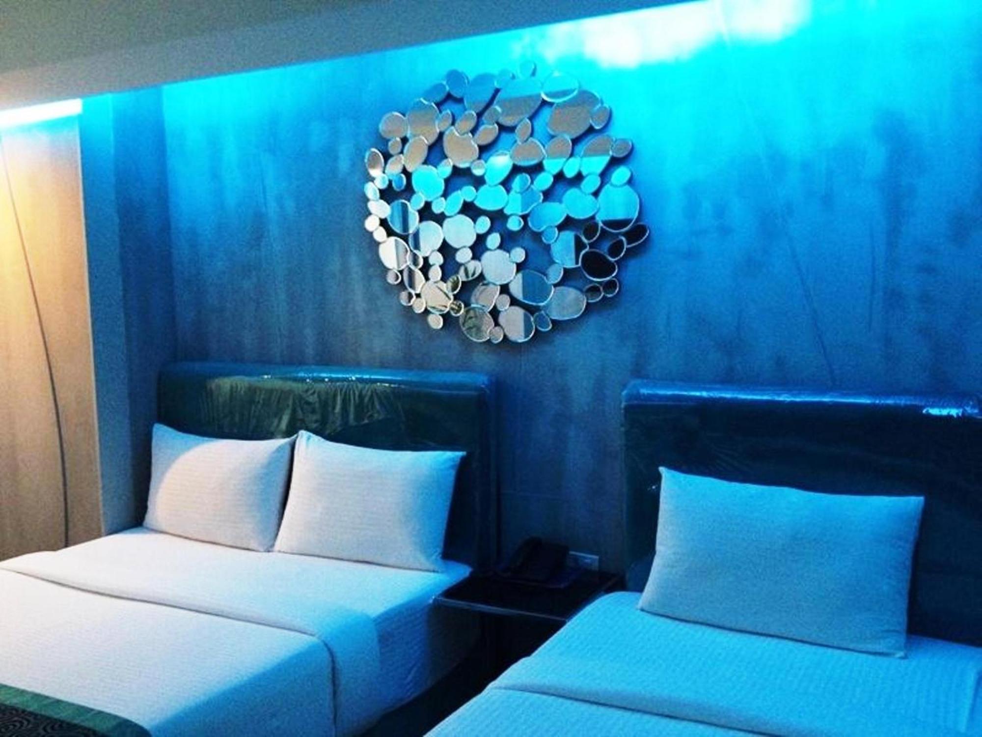 Blutique Hotel Bangkok Esterno foto