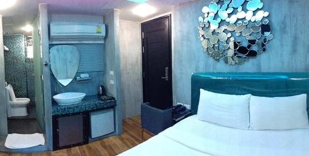 Blutique Hotel Bangkok Esterno foto