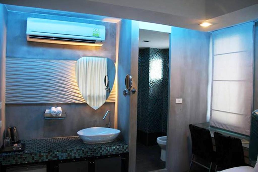 Blutique Hotel Bangkok Esterno foto