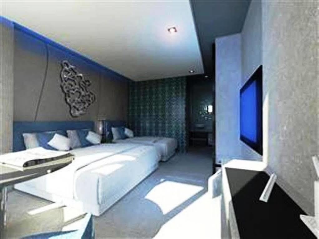 Blutique Hotel Bangkok Esterno foto