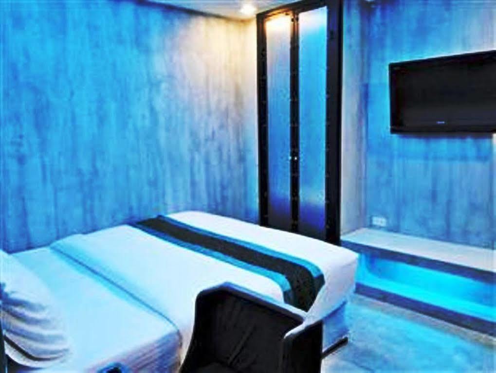 Blutique Hotel Bangkok Esterno foto