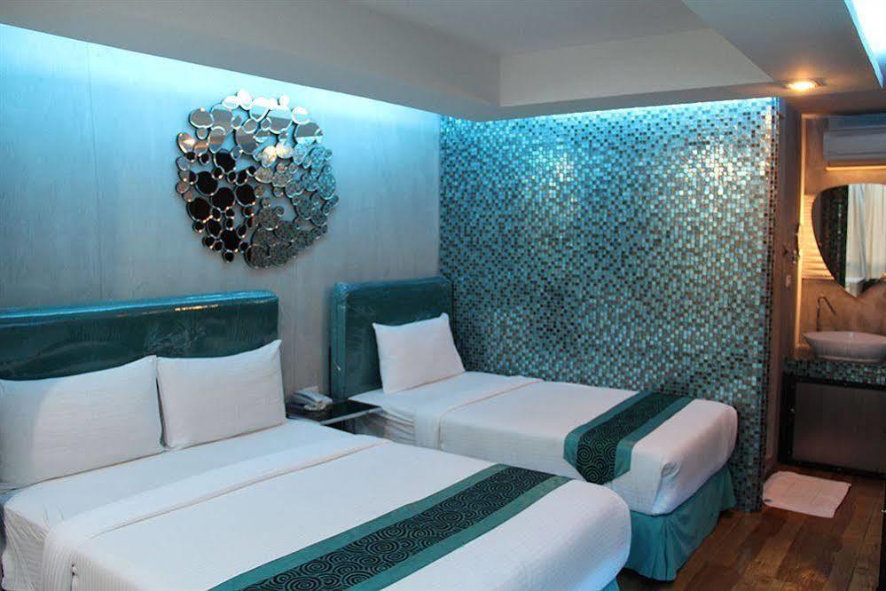 Blutique Hotel Bangkok Esterno foto